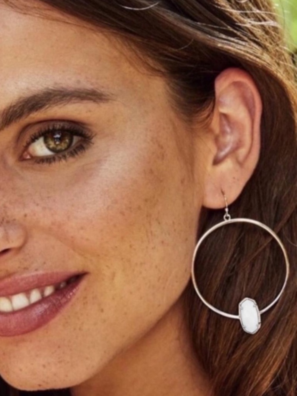 KENDRA SCOTT White Pearl Elora Hoop Earrings